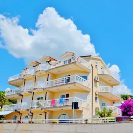 Tomi - With Balcony 4 *